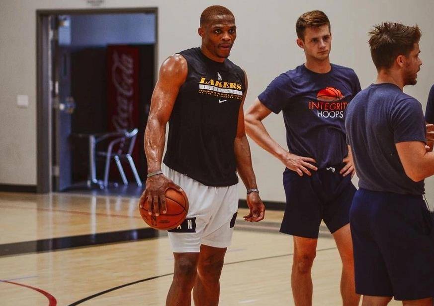 在聚光灯下 在聚光灯下